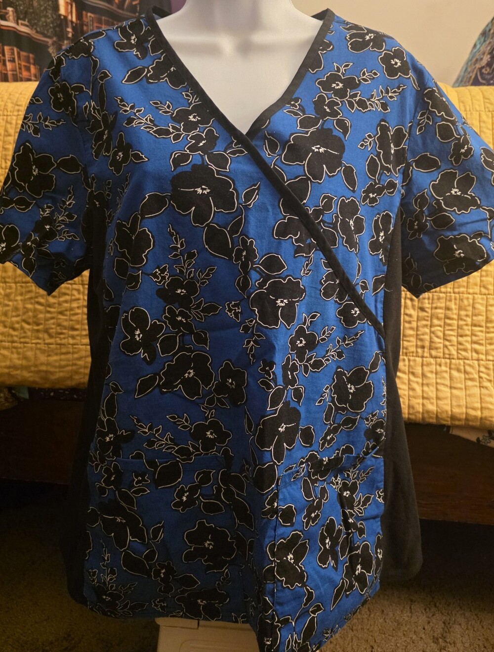 Cherokee Blue Floral Wrap-Style Scrub Top Size Lg